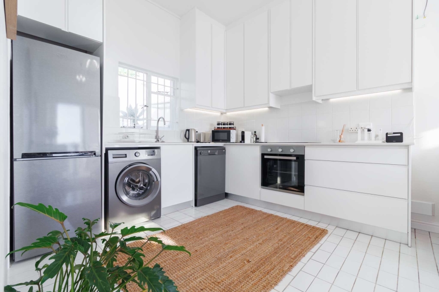 To Let 1 Bedroom Property for Rent in Clifton Western Cape